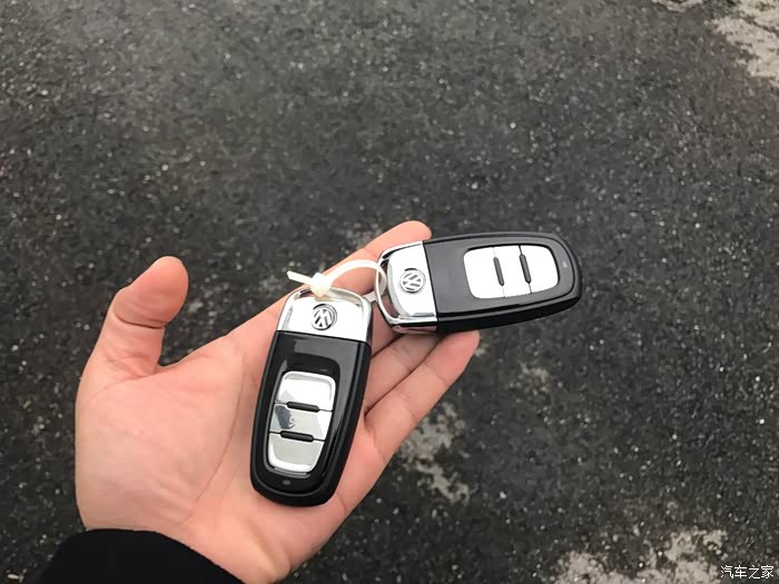 辉昂钥匙,看起来还蛮特别,还好不跟其他车型样.
