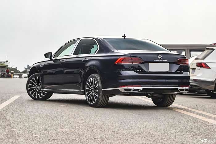 2021款辉昂感觉没有上一代的稳重了,尤其是雾灯处的变化.