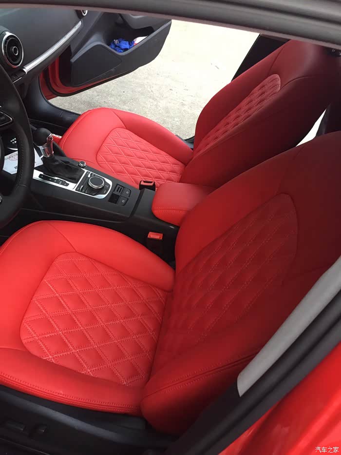 奥迪a3内饰秒变骚红