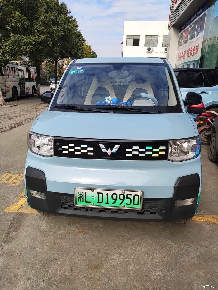 销售顾问介绍说这款车是一款小事做得盛电动车,我怀着好