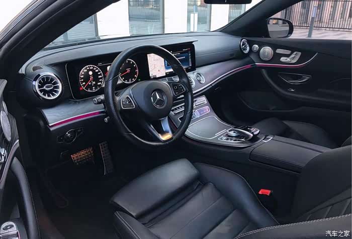 benze300coupe黑色车漆黑色内饰