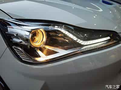 哪吒v的大灯设计的真不错,漂亮,看图!