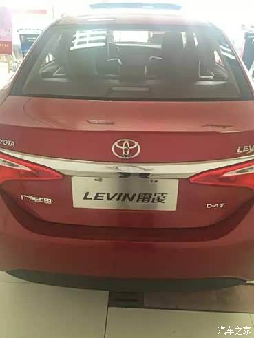 车尾后备箱盖子上有d-4t的标志,表明了它和普通自吸发动机同的血统