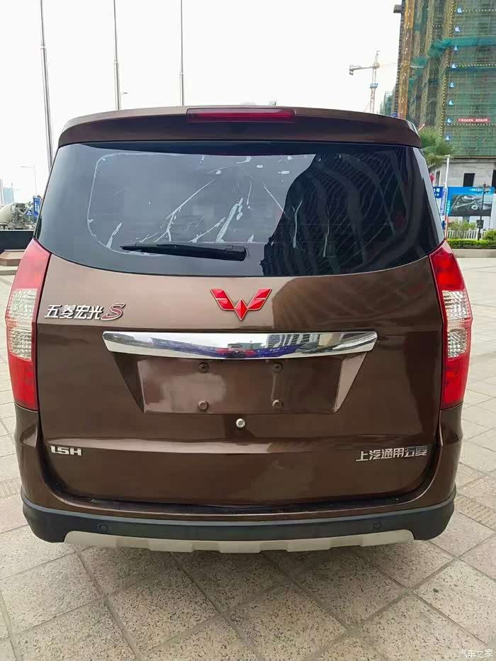 五菱宏光s一款很适合家庭用的多功能mpv车型.