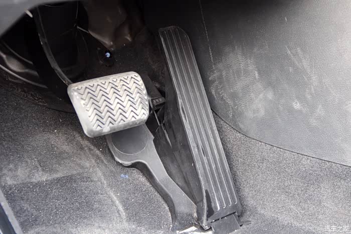 踏板式油门,开车轻松,板油给力啊