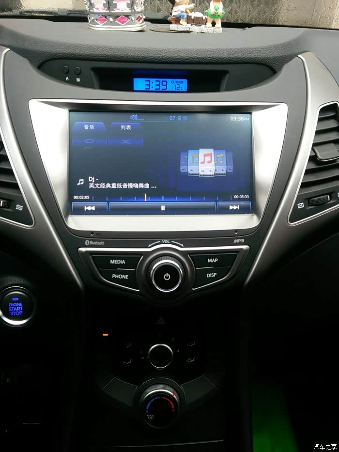 现代朗动2015 自动领先 显示屏怎么能看视频?