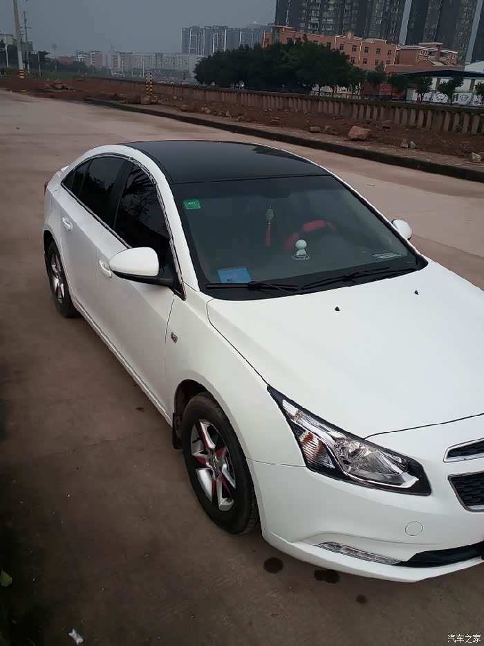 经典白色科鲁兹贴黑顶好看吗