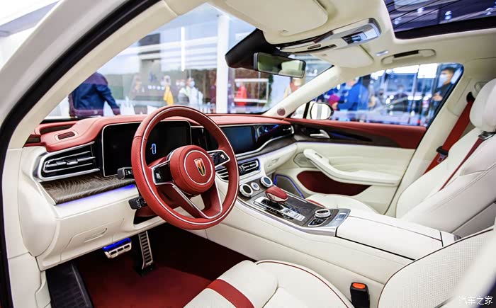 红旗h9车身稳重空间舒畅大气白红双色拼接彰显个性