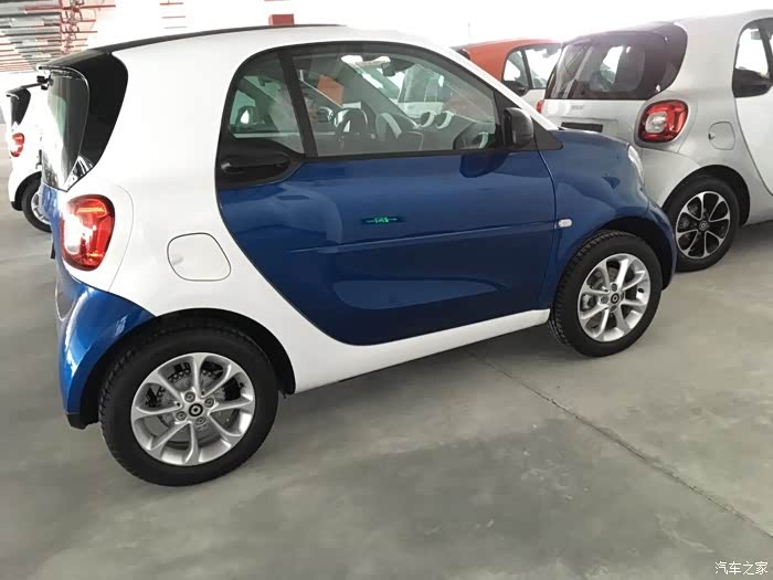 这两台车颜色怎么样