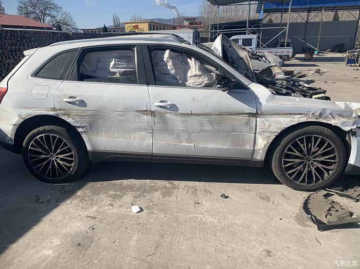 感恩奥迪q5高速追尾事故