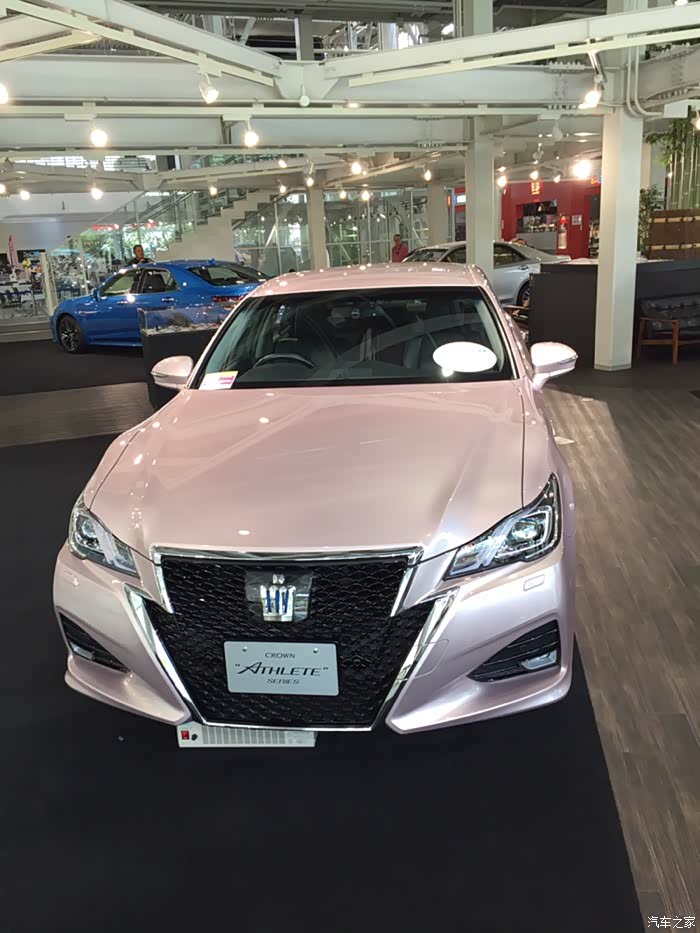 皇冠在日本绝对是高大上的.boss座驾.