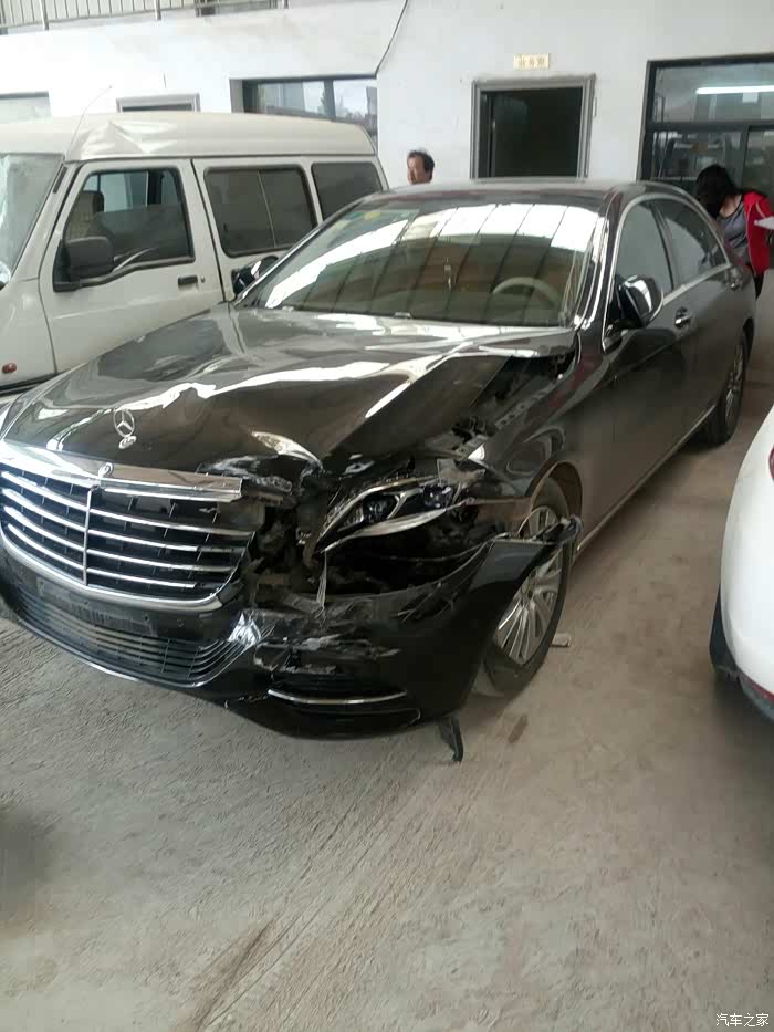 我大宋被奔驰s400l追尾结果
