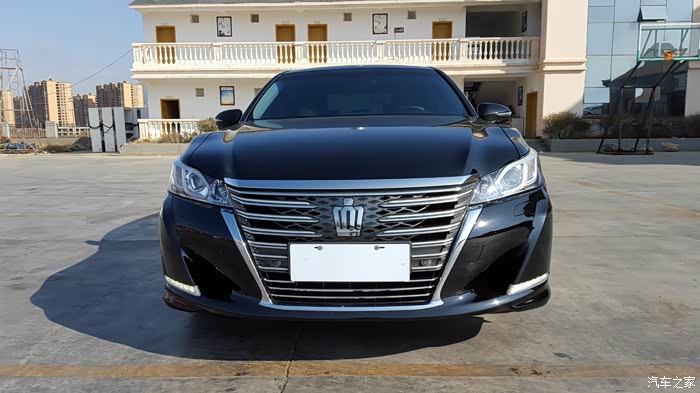 2015款v6皇冠时尚限量版贴膜镀晶及装饰作业