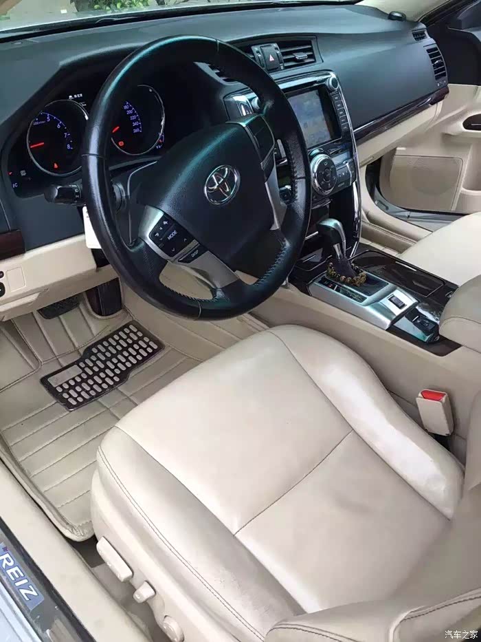 锐志米色内饰换黑色内饰