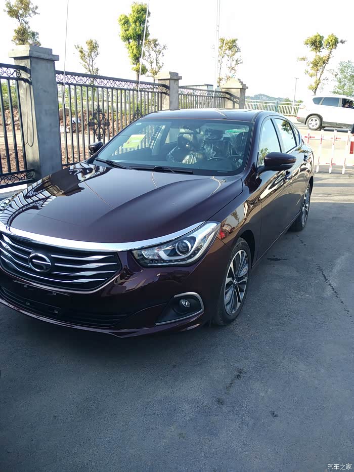 ga6骚红这个颜色真不错,不过最终我还是选的酷爱的白色