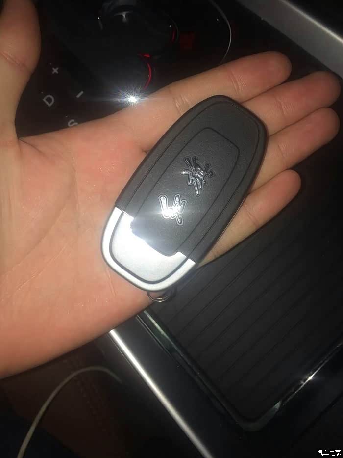 我的吐槽这个钥匙,看起来像a6的,哈哈,勉强当个槽点吧