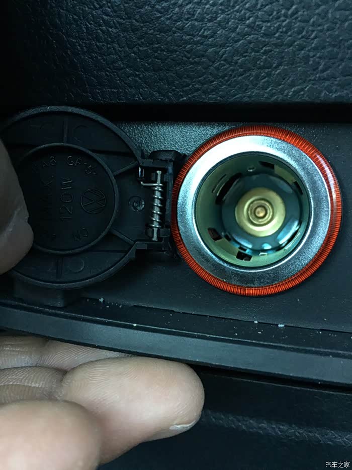 关于速腾前后点烟器口