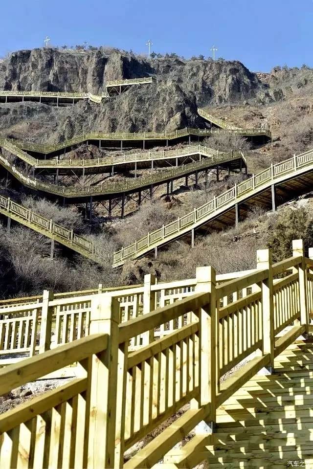 中国最长的山地栈道张家口八角台栈道