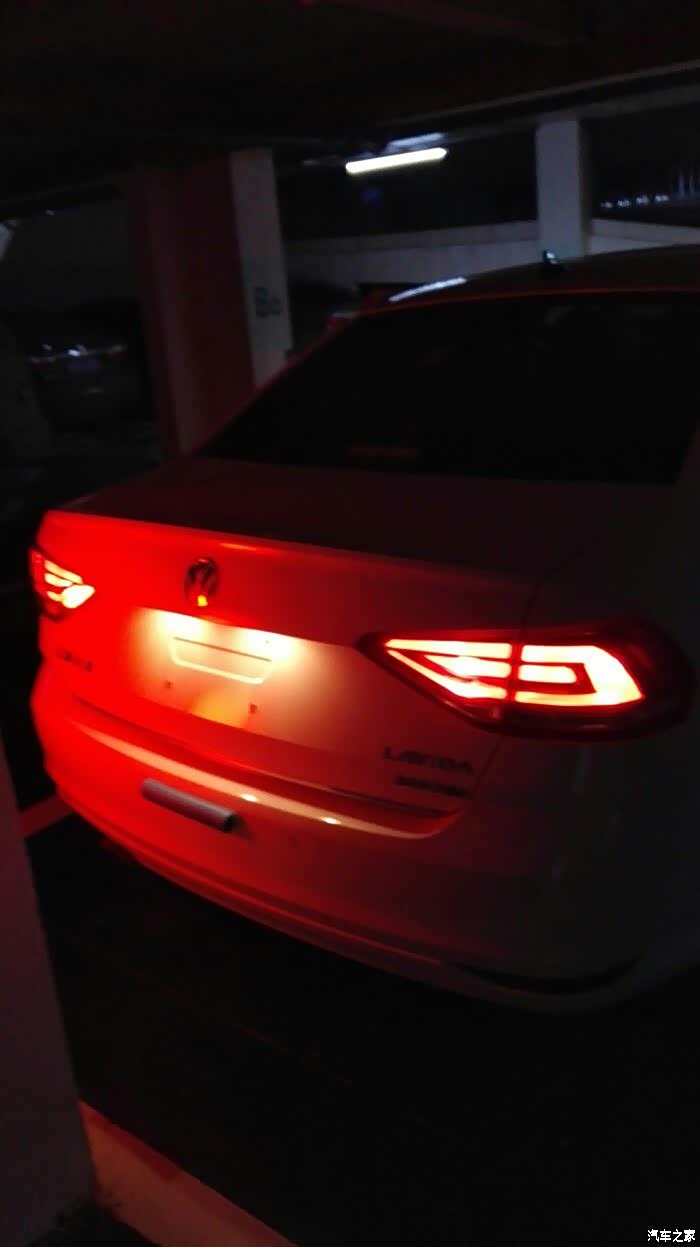 2015款朗逸 尾灯 出出出