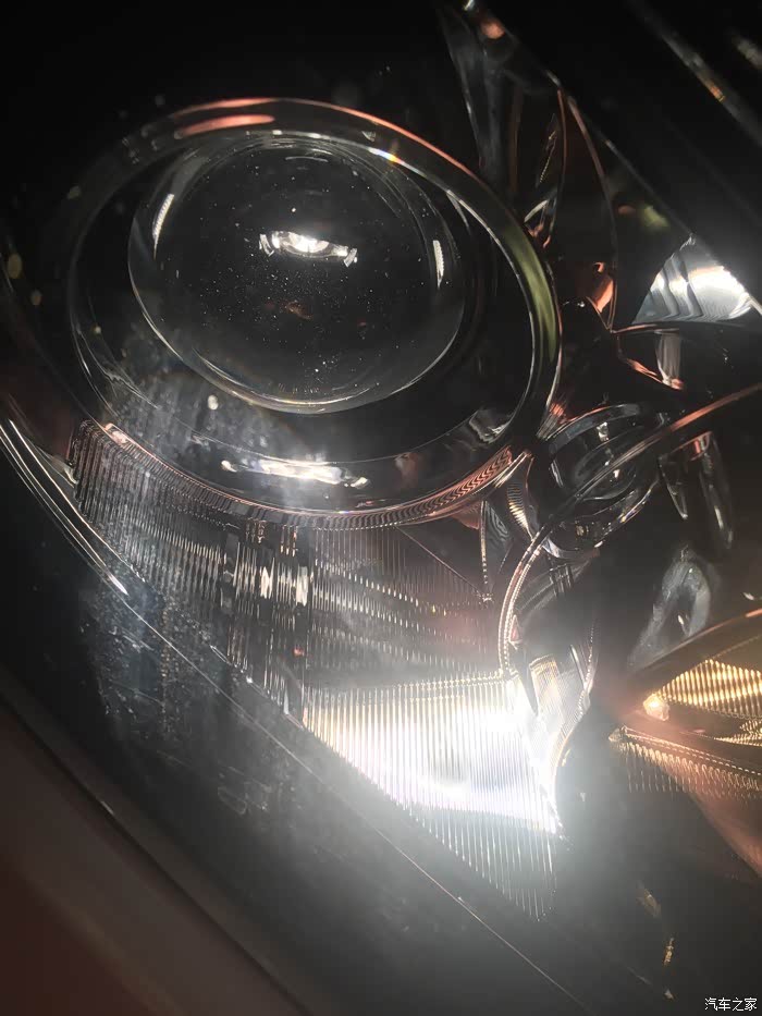 江五帝宝车灯漏水的车灯叫你打胶你就打胶啊?