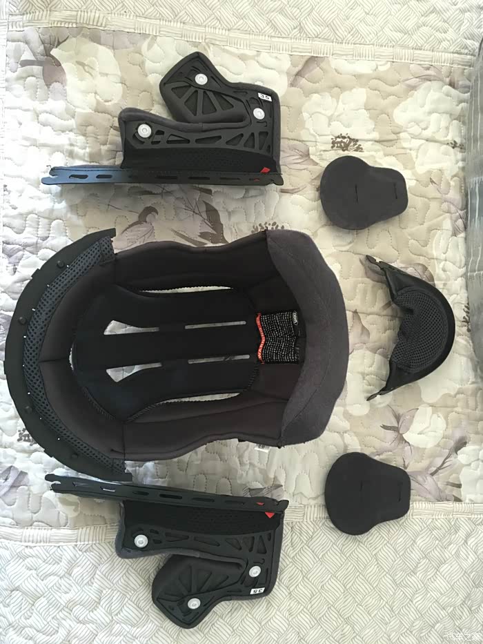 shoei马鲁申坦克头盔内部对比