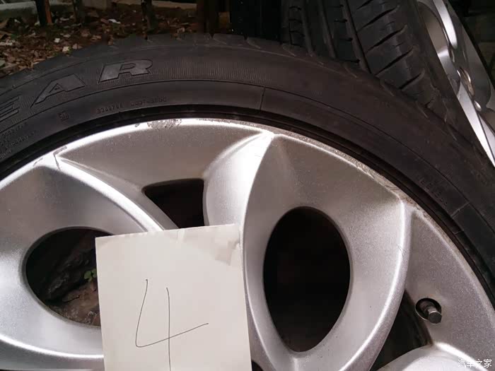 出四套原厂17寸风火轮,一套500(1个轮毂 1个轮胎)包物流自取.