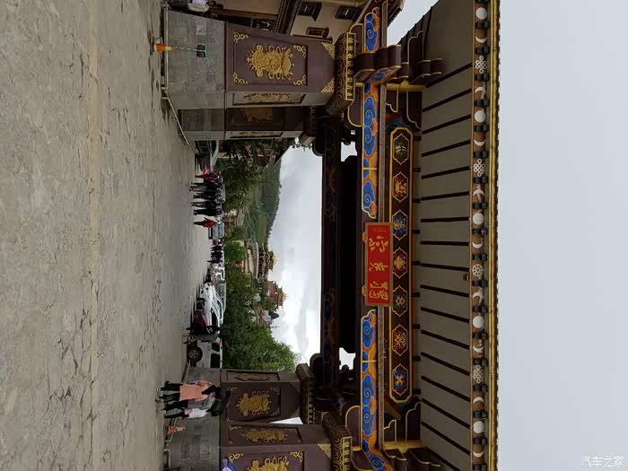 独克宗古城大门