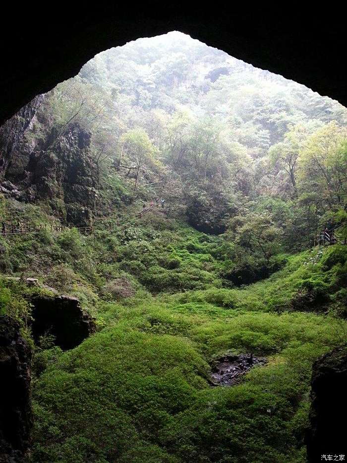 天坑,曾家山的一个必须的地方.