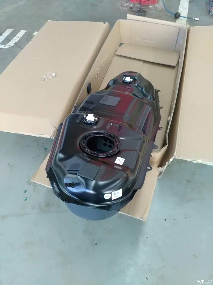 新的油箱里面加了防浪板