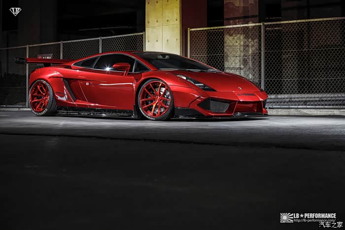兰博基尼盖拉多小牛加上宽体包围凶悍不是一点点视觉很冲击