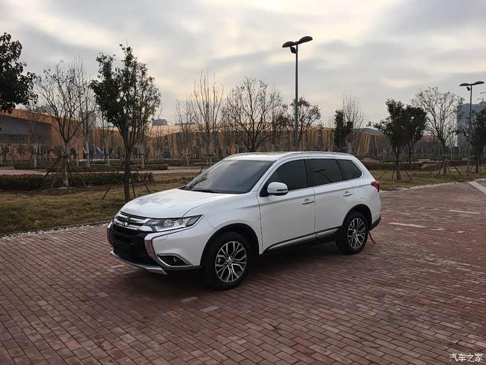 提广汽三菱欧蓝德16款尊贵白我迟到的朋友