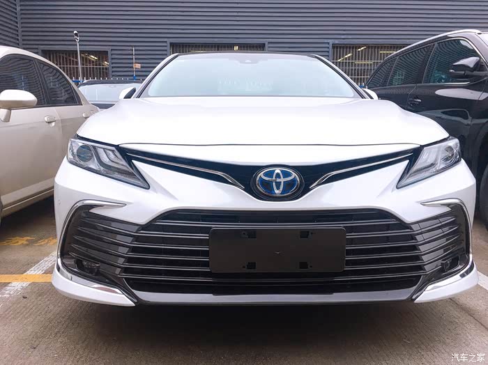 全新2021款豪华版凯美瑞双擎实拍