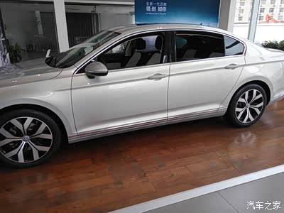 全新一代迈腾 侧面照