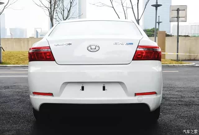 华泰iev230纯电动轿车实拍解析