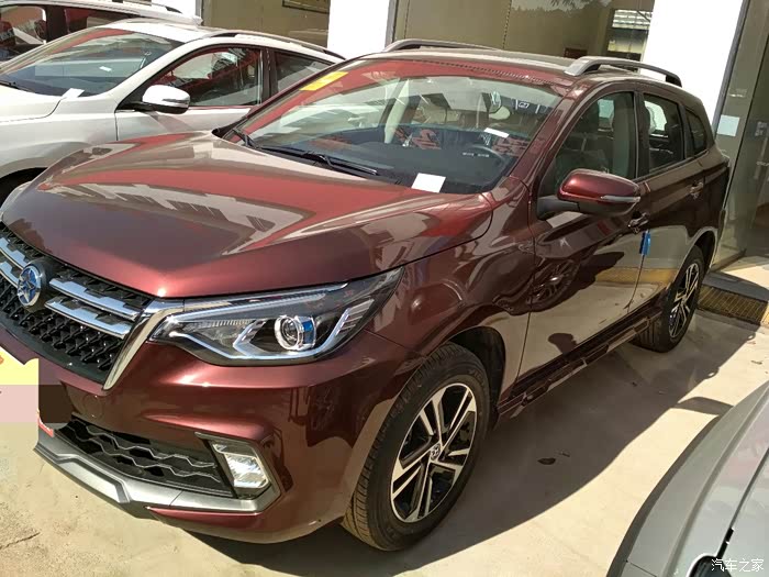 看新车启辰t70朝霞红变化