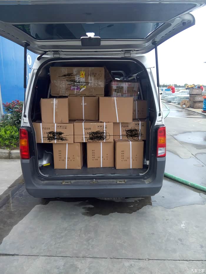 第一次拉货就装这么还真舍不得.