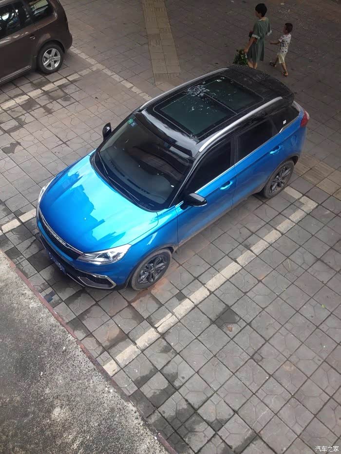 蓝车黑顶多久有车