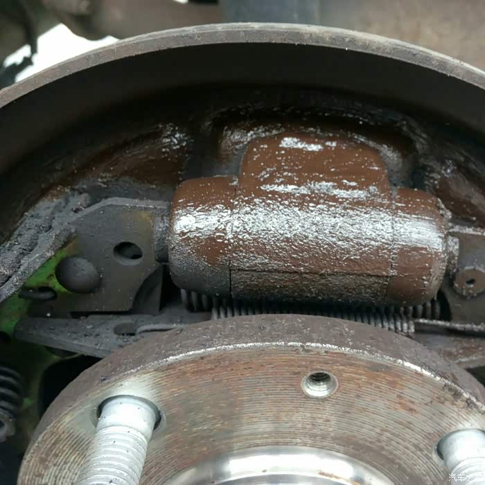 大神看看后鼓刹漏油