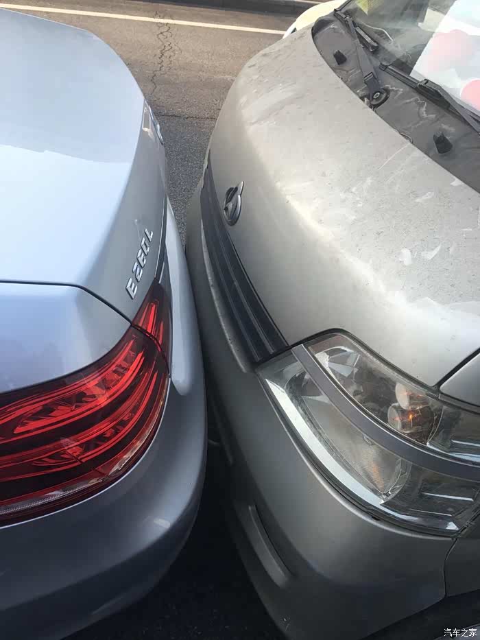 被小货车追尾了