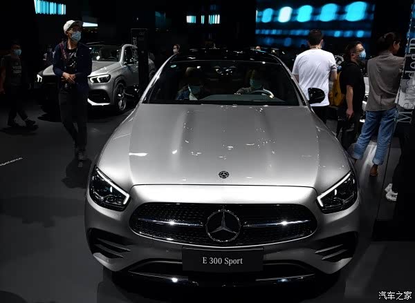 新款奔驰e级轿跑,更时尚更运动!