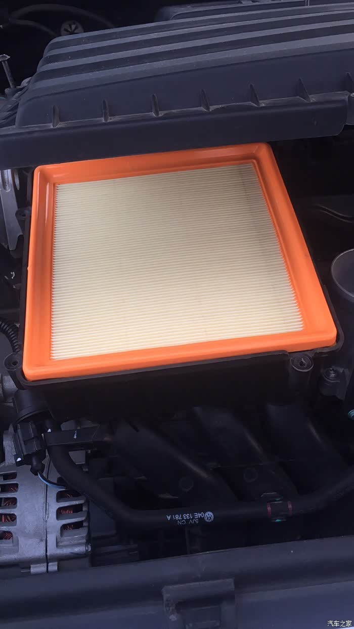 请问新捷达空气滤芯具体怎么更换的?