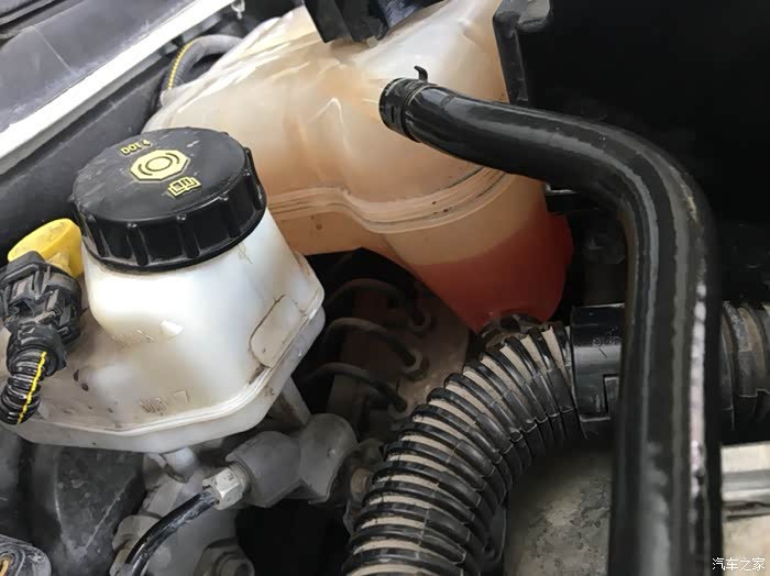 【图】看下防冻液少不少!_君威论坛_汽车之家论坛
