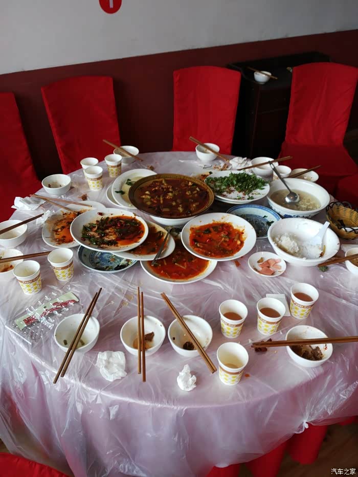 看着杯盘狼藉就知道味道应该还可以.这不是我们吃的.是别人吃的.