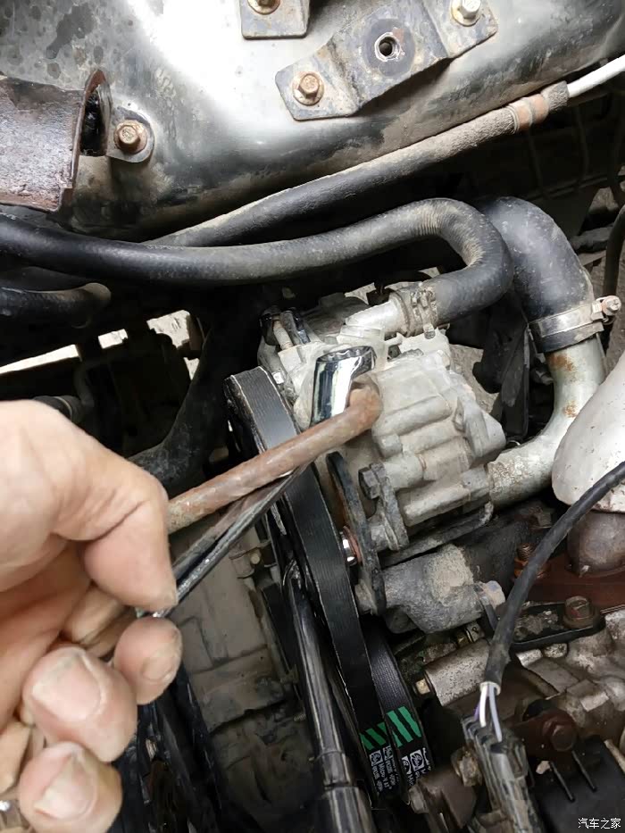 顺藤摸瓜自己动手更换发电机助力泵空调皮带