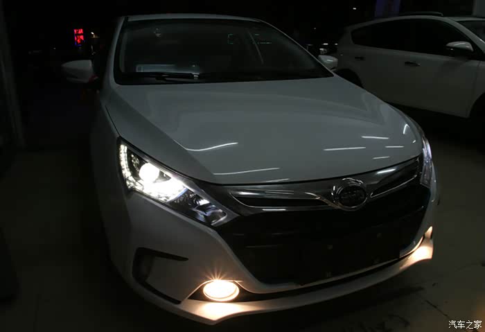 提车当天就把车灯改了比亚迪秦改灯上作业