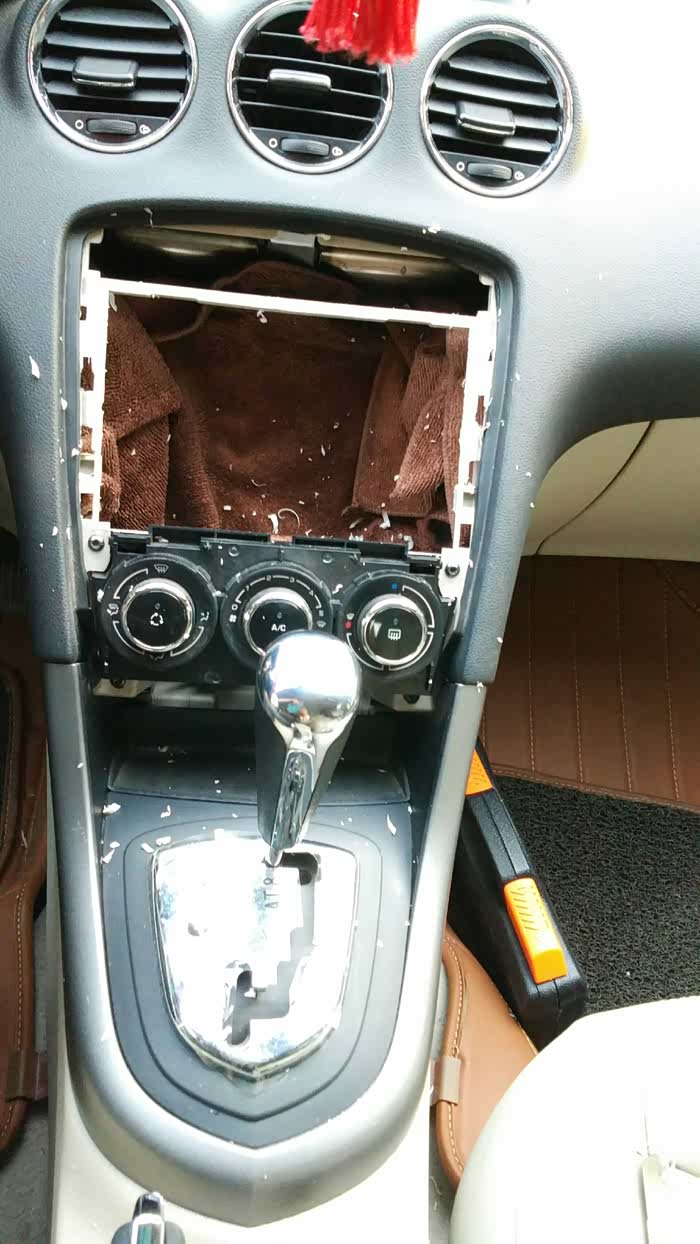 11款408安装13款德赛西威导航nav423出现熄火点烟器不断电