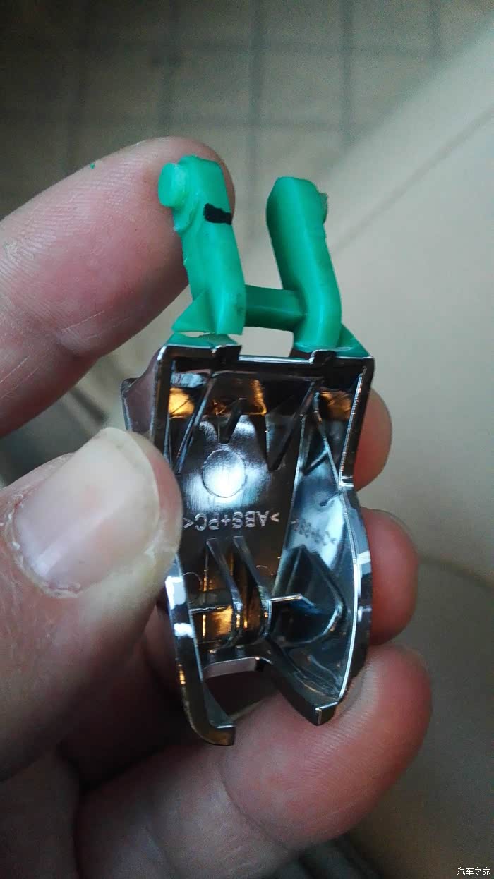 自己动手更换13款自经挡把倒车按钮,节省800大洋