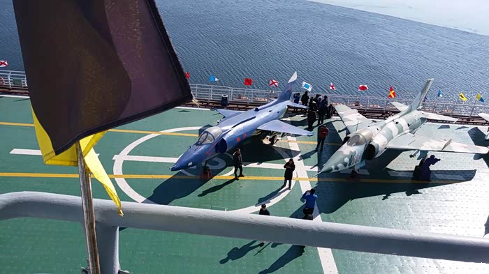 《世界很大出去看看》番外篇——天津看航母