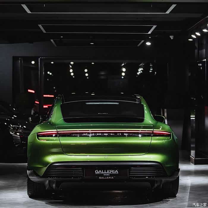 保时捷taycan4s曼巴绿金属漆