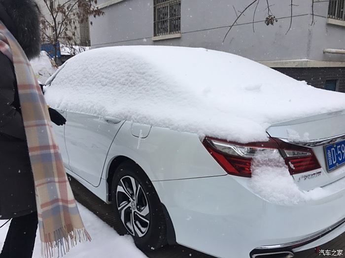 【图】下雪了,车停外边早上起来还得寻找一下